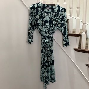 Beautiful Pea In the pod wrap dress - Maternity